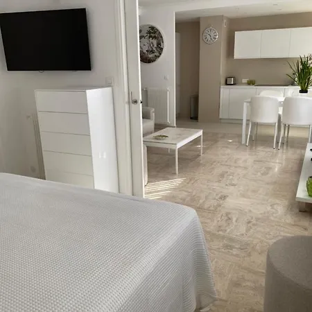 Le Clairfontaine Apartment
